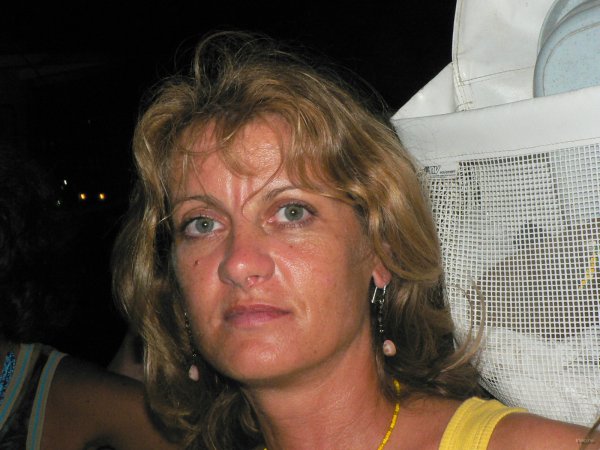 58- Pascale et ses boucles d'oreille en cadeau 